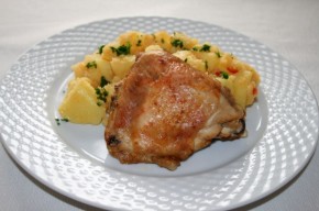 Pulpa de pui la cuptor si cartofi natur