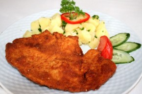 Snitel de pui si cartofi piure