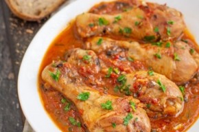 Pulpe de pui cu sos si piure de cartofi