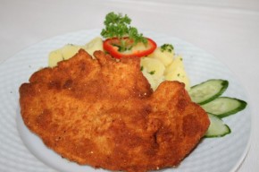 Snitel de porc si cartofi piure