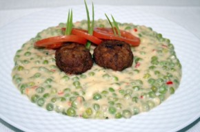 Chiftelute de porc cu mazare scazuta 