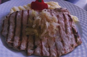 Cotlet la gratar si piure de cartofi