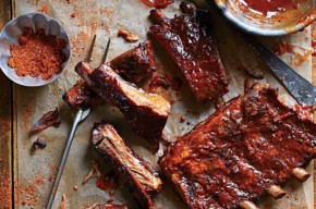 Costite de porc la cuptor si cartofi wedges