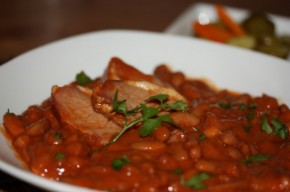 Iahnie de fasole cu ciolan afumat