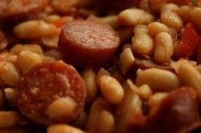 Iahnie de fasole si carnati 