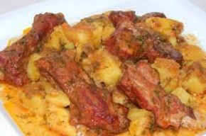 Tocanita din coaste de porc cu piure de cartofi