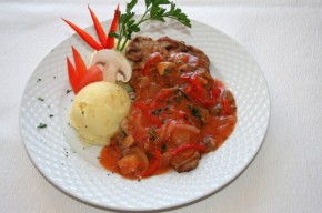 Escalop de porc cu piure de cartofi